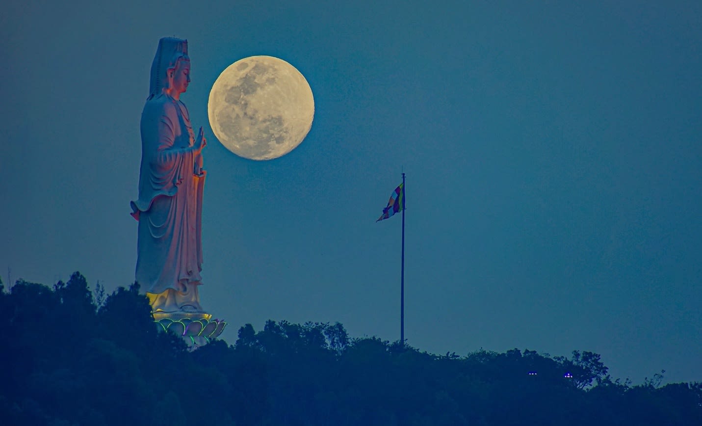 Chùa Linh Ứng - điểm du lịch tâm linh nổi tiếng